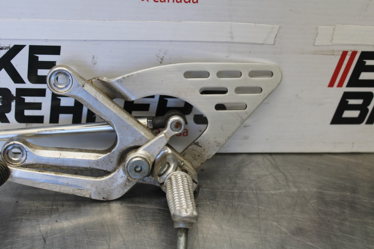 05 YAMAHA YZF R6 LEFT REARSET REAR SET FOOT PEG W SHIFTER BB894