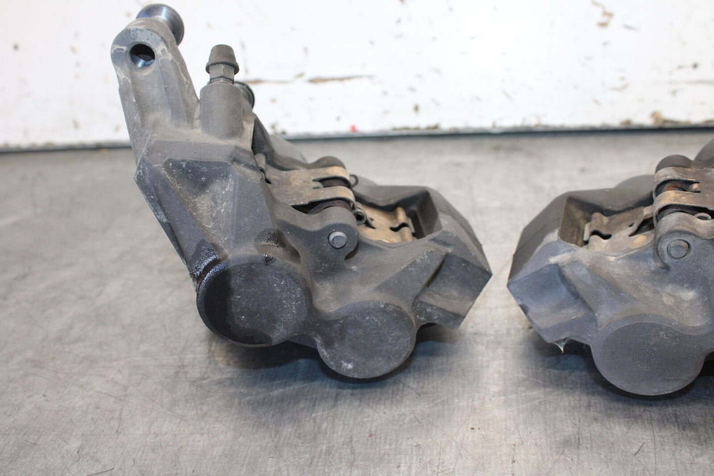 07-09 YAMAHA FZ6 RIGHT LEFT FRONT BRAKE CALIPER SET PAIR CALIPERS BB713