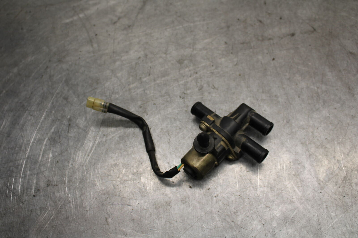 04-06 YAMAHA YZF R1 AIR VALVE SOLENOID TOP ENGINE SWITCH SENSOR BB659