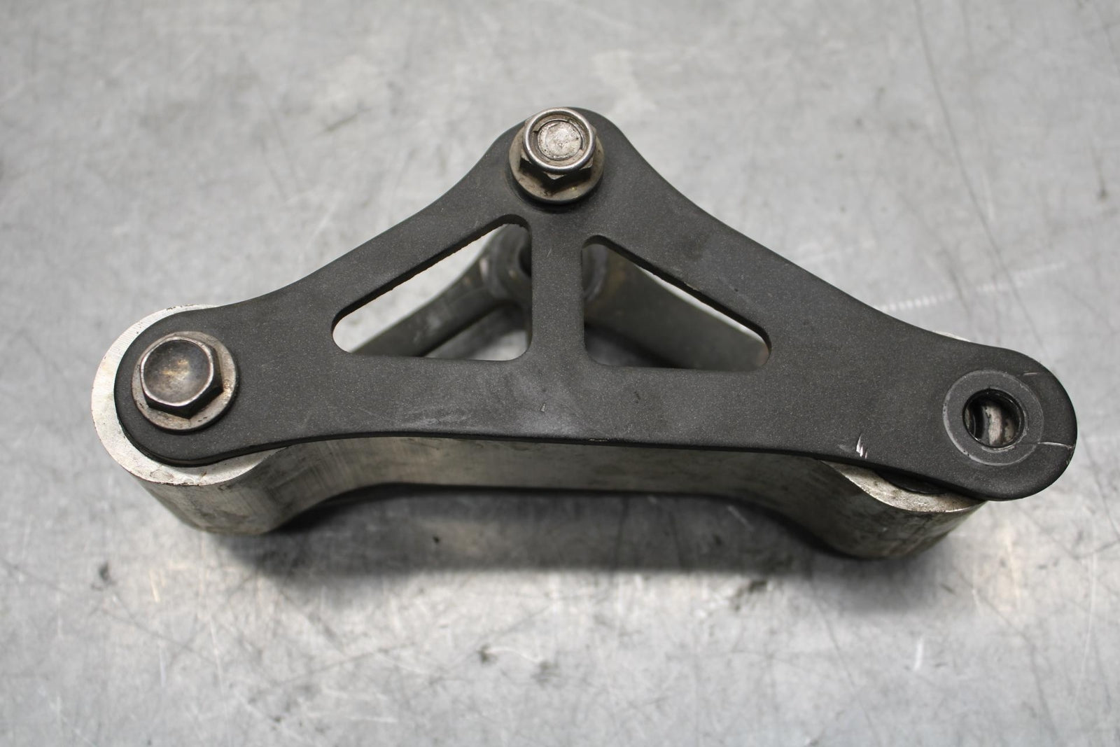 17 KAWASAKI Z900 ZR900 REAR DOGBONE SHOCK LINKAGE LINK BB549