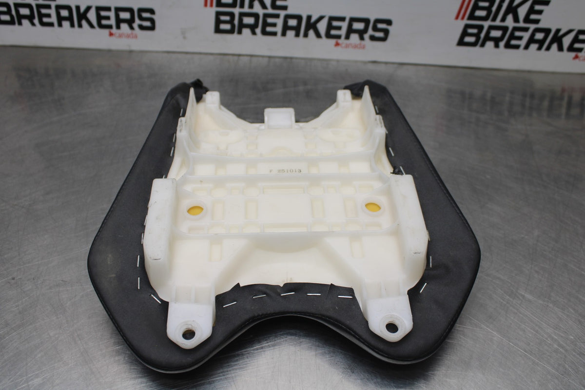 08-16 YAMAHA YZF R6 FRONT DRIVERS SEAT PAD SADDLE PILLION BB856
