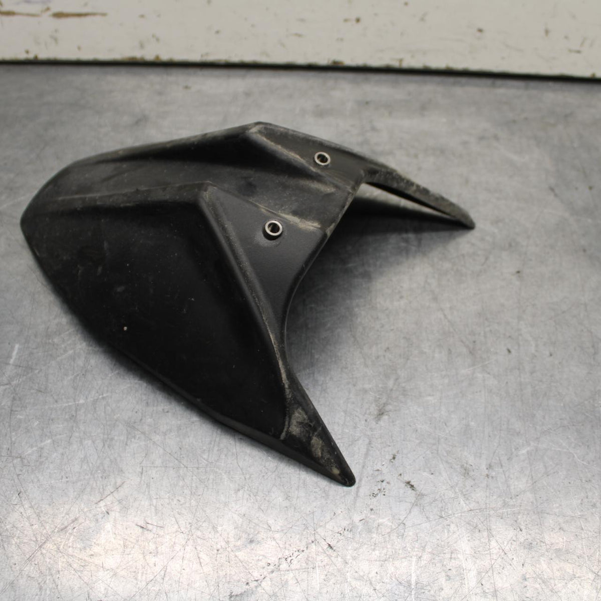 20-24 KTM 890  DUKE R REAR BACK WHEEL TIRE HUGGER FENDER BB627
