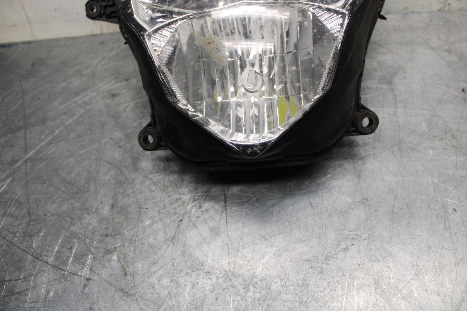 13 SUZUKI GSXR750 FRONT HEADLIGHT HEAD LIGHT LAMP BB474