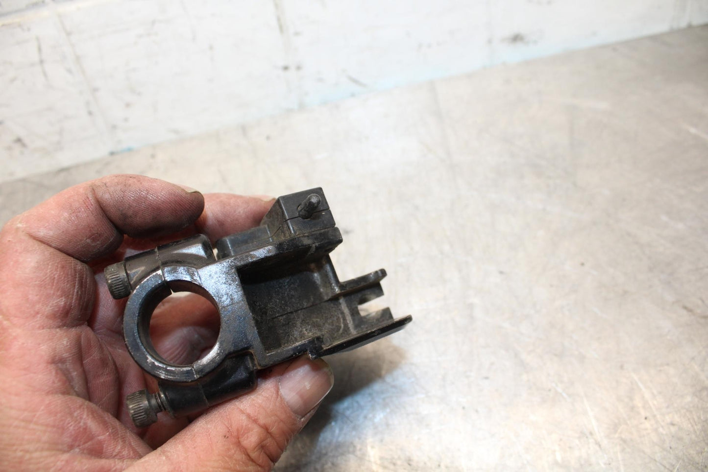 00-01 KAWASAKI ZZR600 CLUTCH LEVER PERCH MOUNT BRACKET BB31