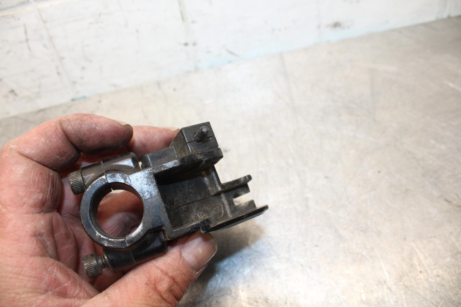 00-01 KAWASAKI ZZR600 CLUTCH LEVER PERCH MOUNT BRACKET BB31