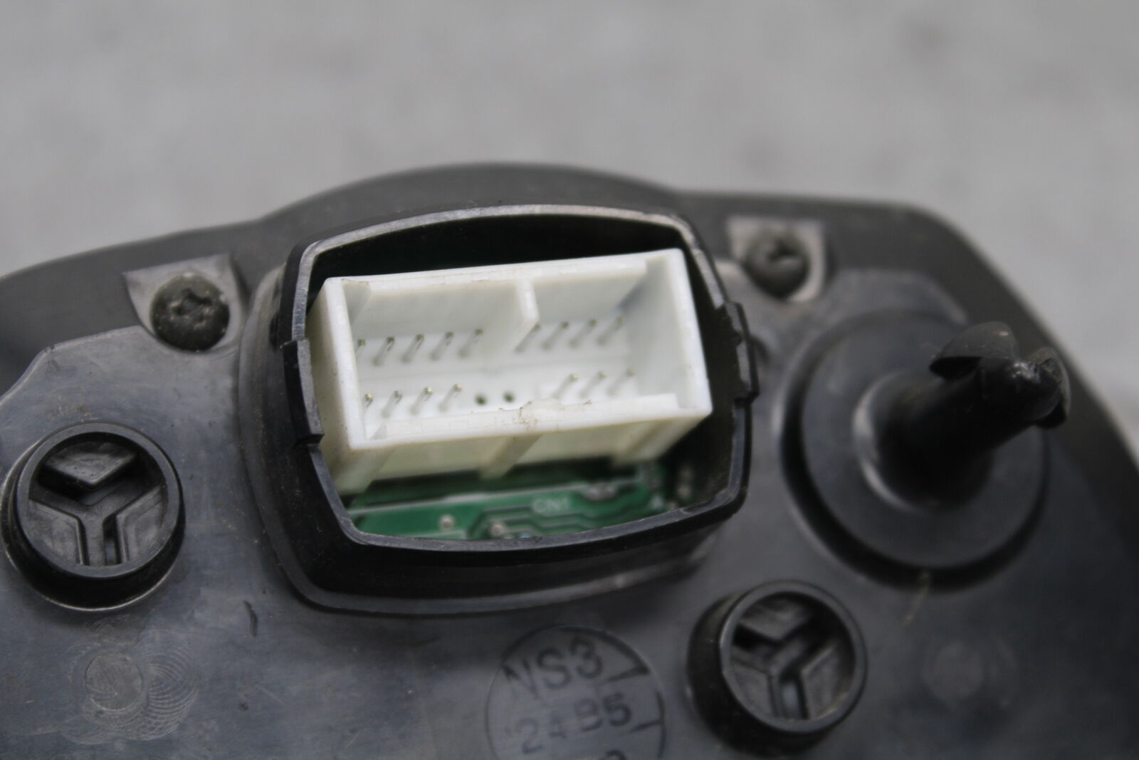 05-06 SUZUKI GSXR1000 SPEEDO TACH GAUGES CLUSTER SPEEDOMETER TACHOMETER BB677