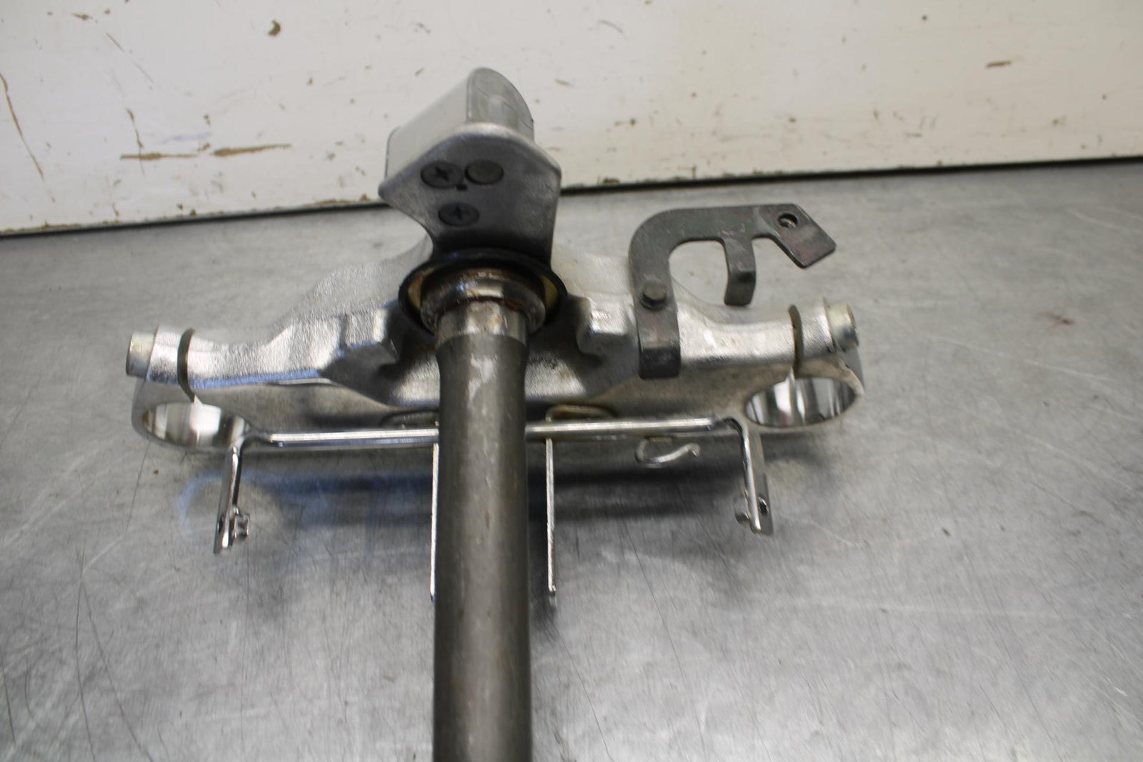 01-02 HONDA SHADOW SPIRIT 750 FRONT FORKS CLAMP LOWER TRIPLE TREE STEM BB632