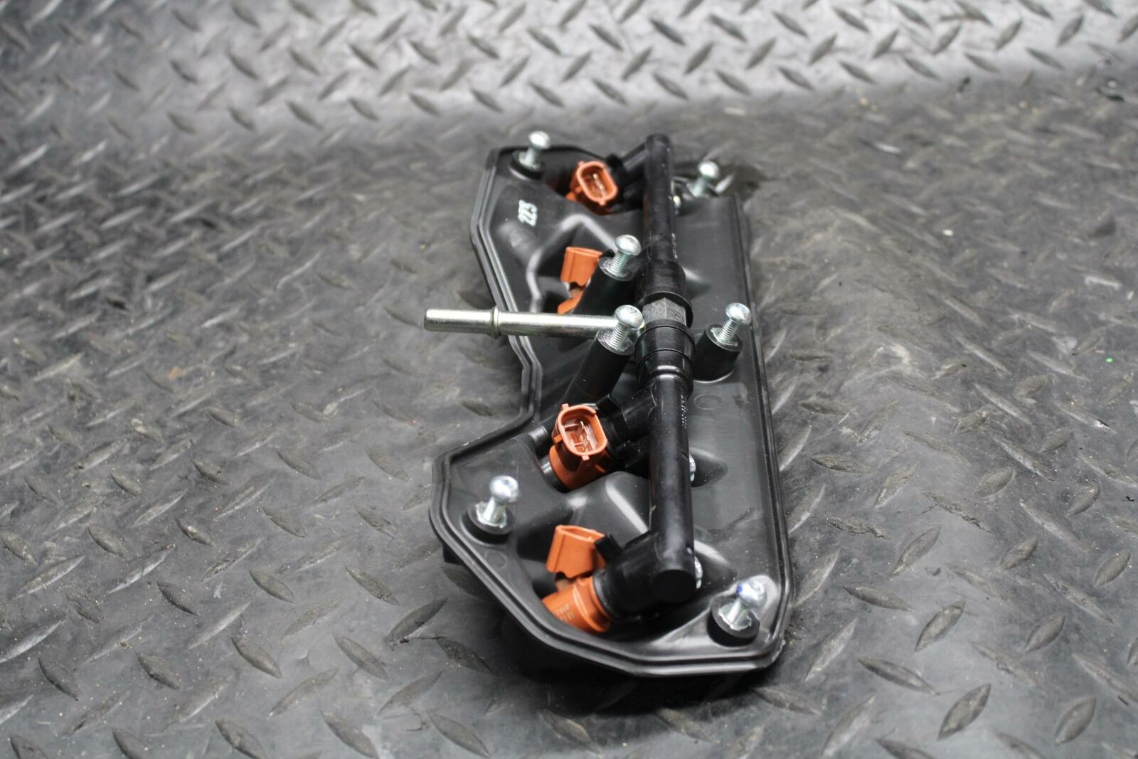 09-14 YAMAHA YZF R1 SECONDARY FUEL INJECTORS TOP AIRBOX GAS RAIL BB196