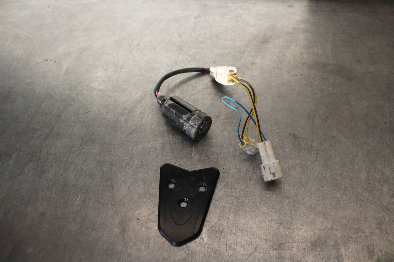 09-14 YAMAHA YZF R1 TST AFTERMARKET TURN SIGNAL RELAY FLASHER SWITCH  BB696
