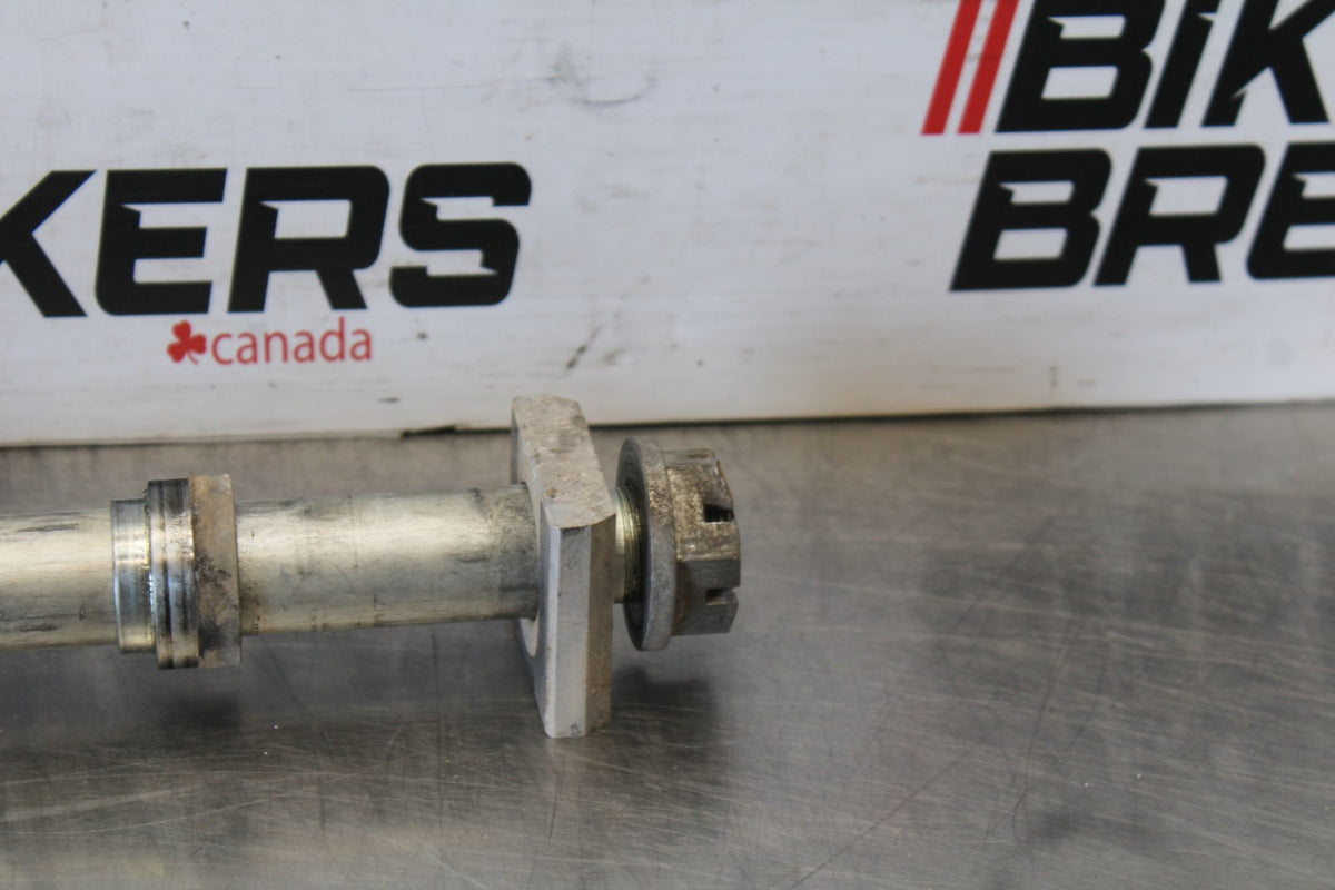 97-00 SUZUKI GSXR600 SRAD REAR AXLE BACK WHEEL RIM PIVOT BOLT AXEL BB921