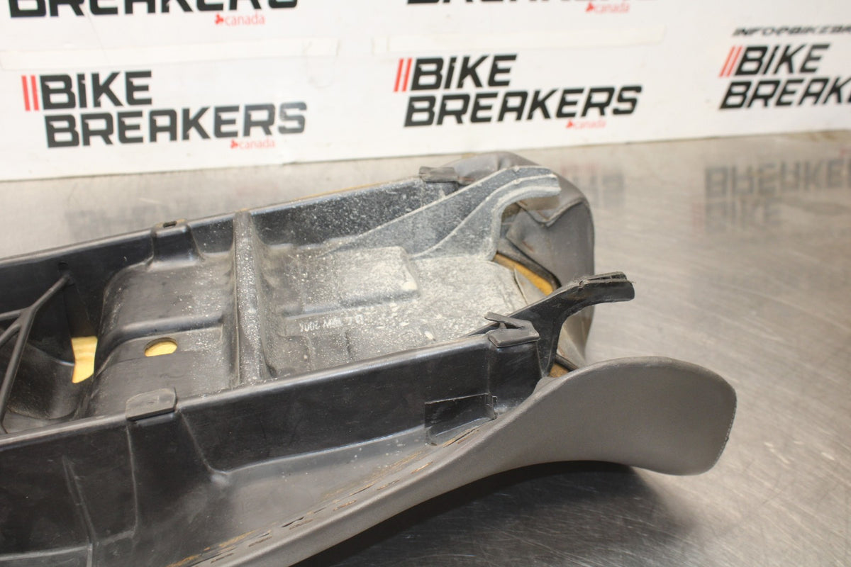 05 DUCATI SUPERSPORT 800 FRONT REAR SEAT SADDLE BB913