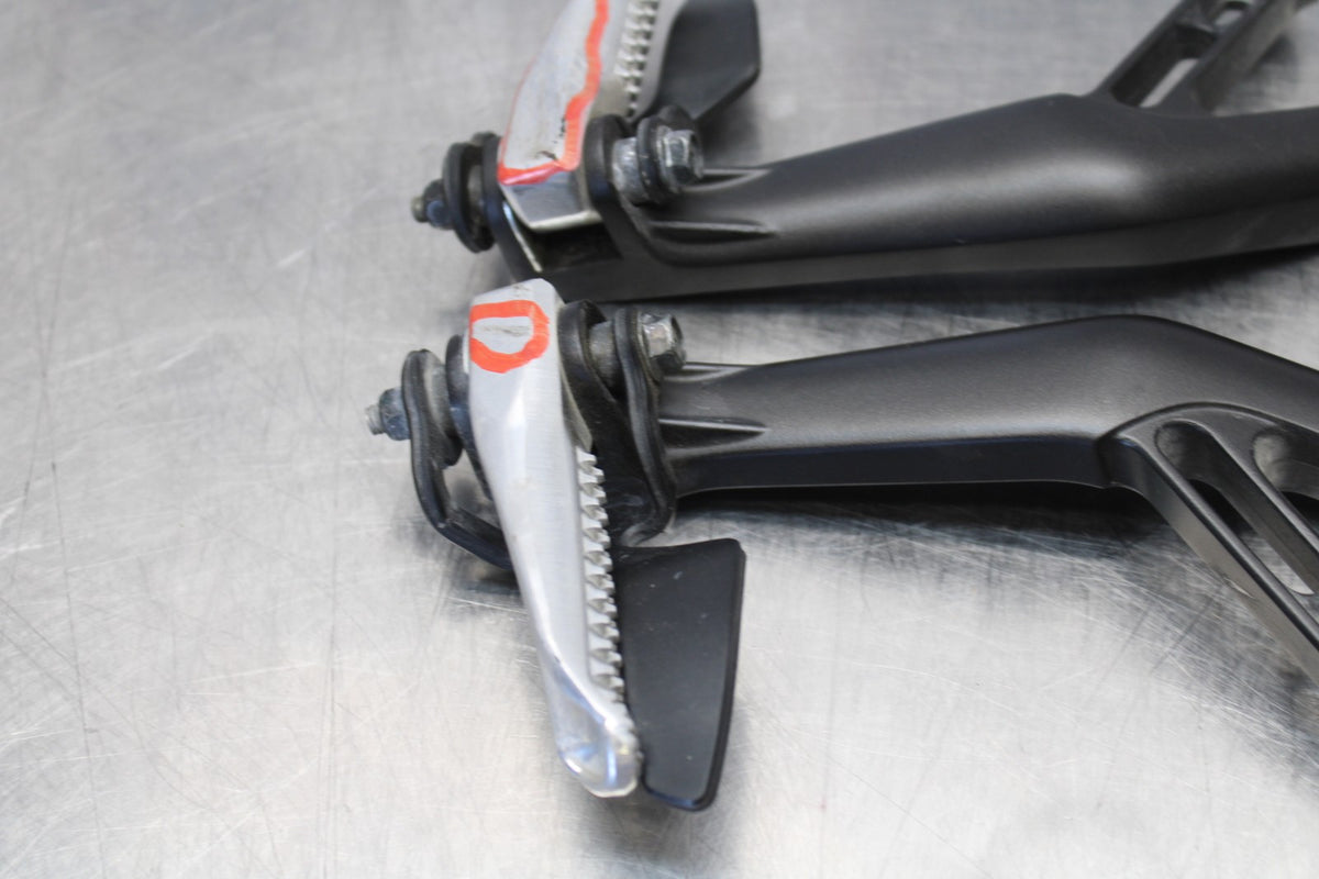 22-25 YAMAHA YZF R7 REAR BACK PASSENGER PEG SET PAIR BB182