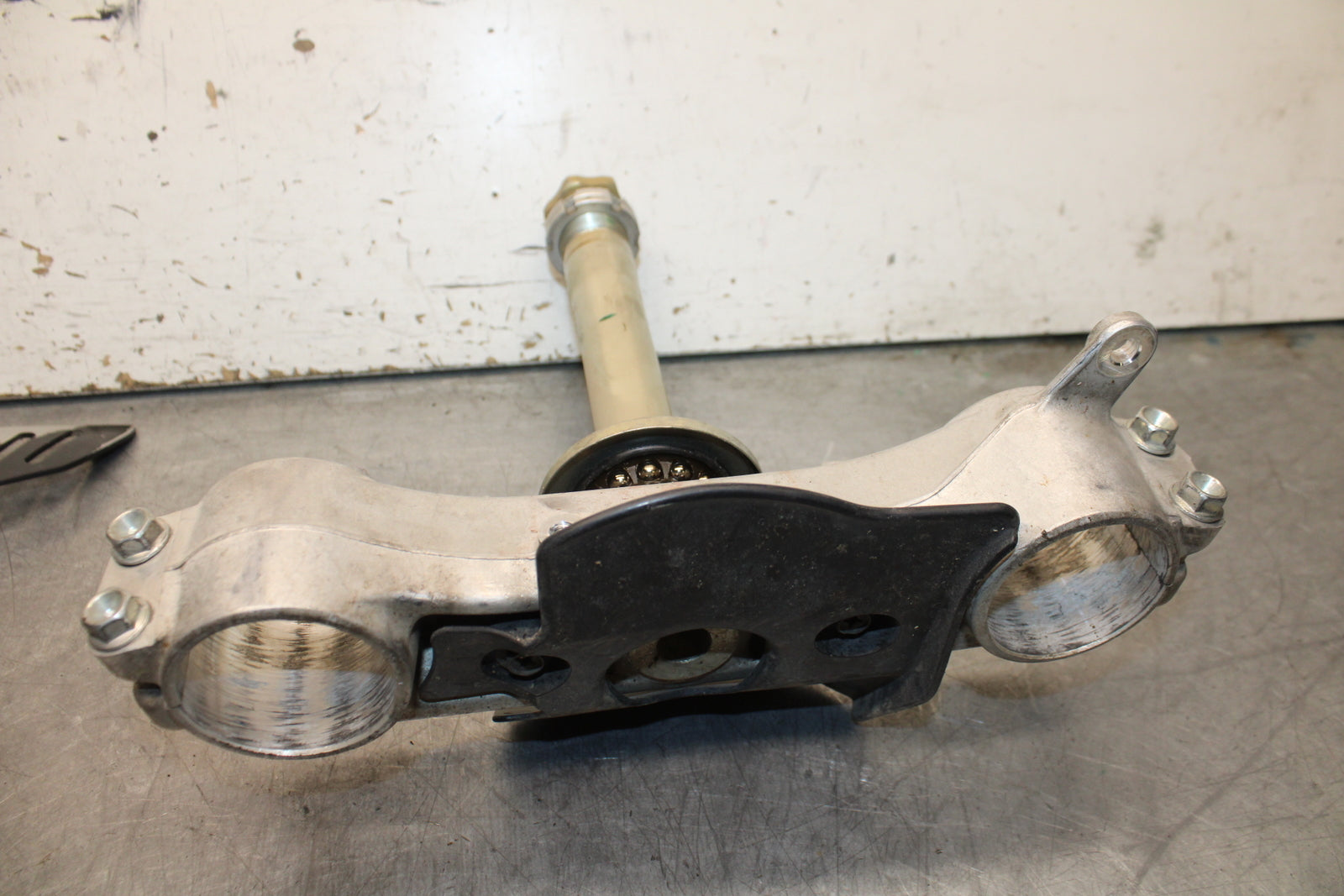 08-09 SUZUKI GSXR600 FRONT FORKS CLAMP LOWER TRIPLE TREE STEM BB728