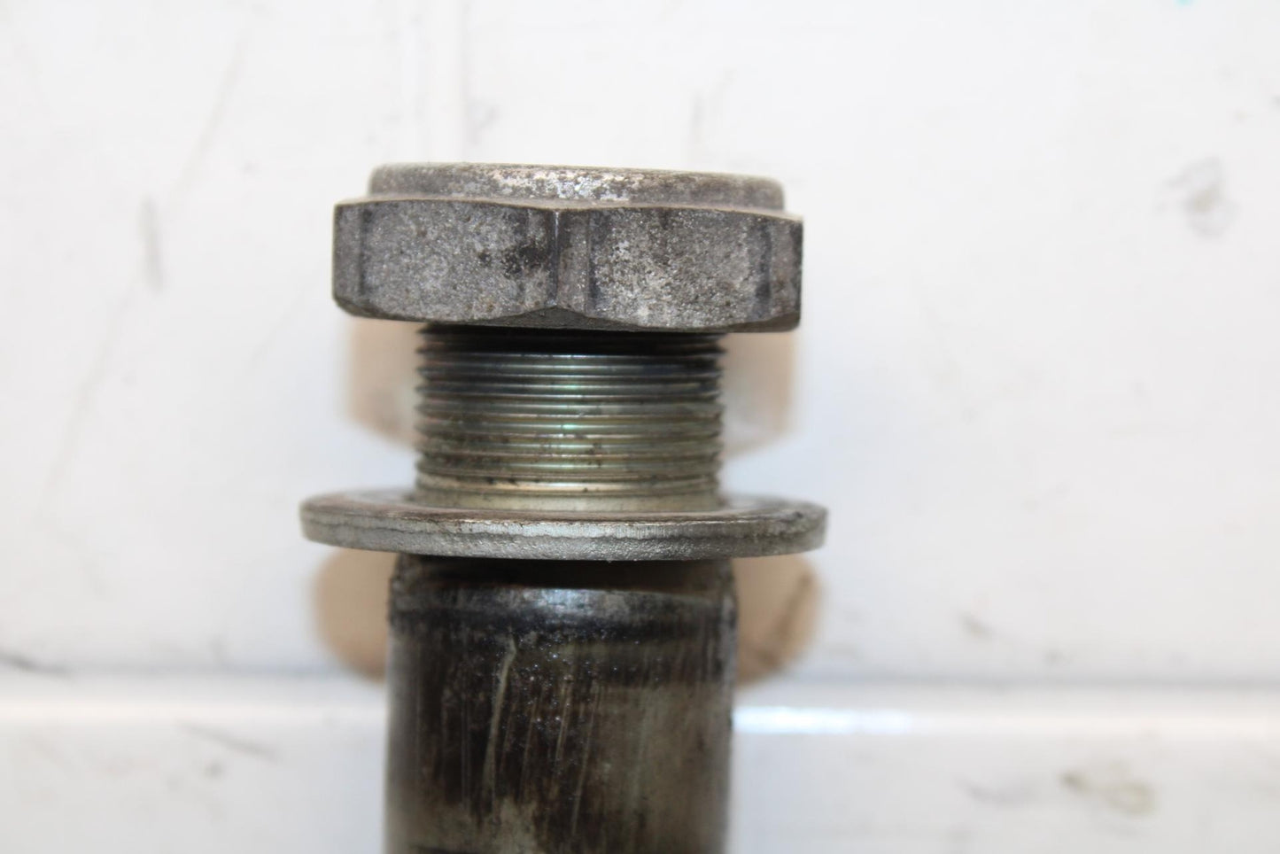 2008 Suzuki GSXR600 REAR AXLE BACK WHEEL RIM PIVOT BOLT AXEL 64711-49G00 BB593