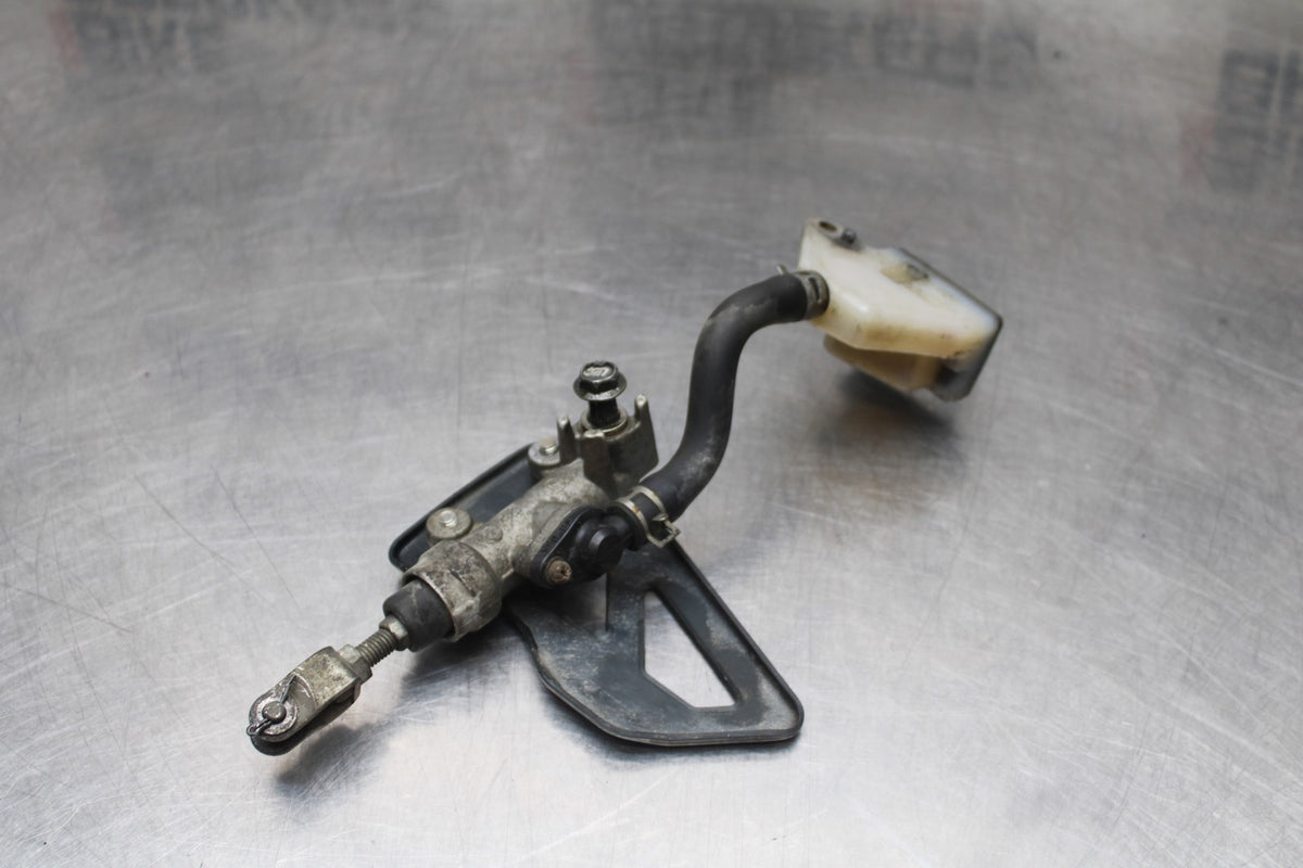 00 SUZUKI GSXR750 REAR BACK BRAKE MASTER CYLINDER W RESERVOIR BB820