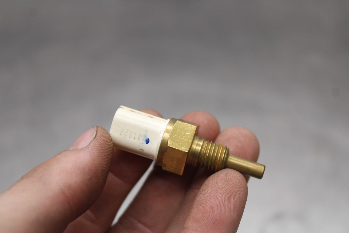 25 KAWASAKI Z900 COOLANT TEMPERATURE SENSOR RADIATOR THERMOSENSOR BB928