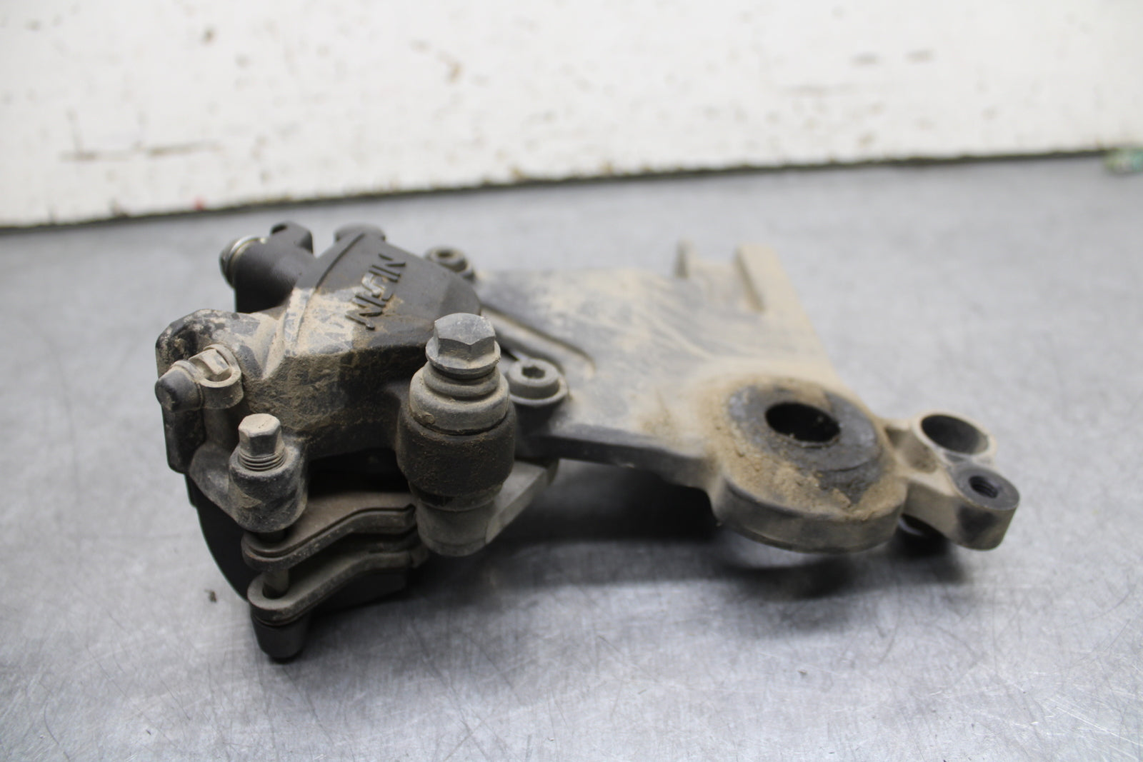 16-17 KAWASAKI VULCAN S 650 EN650 ABS REAR BRAKE CALIPER W MOUNT BRACKET  BB731