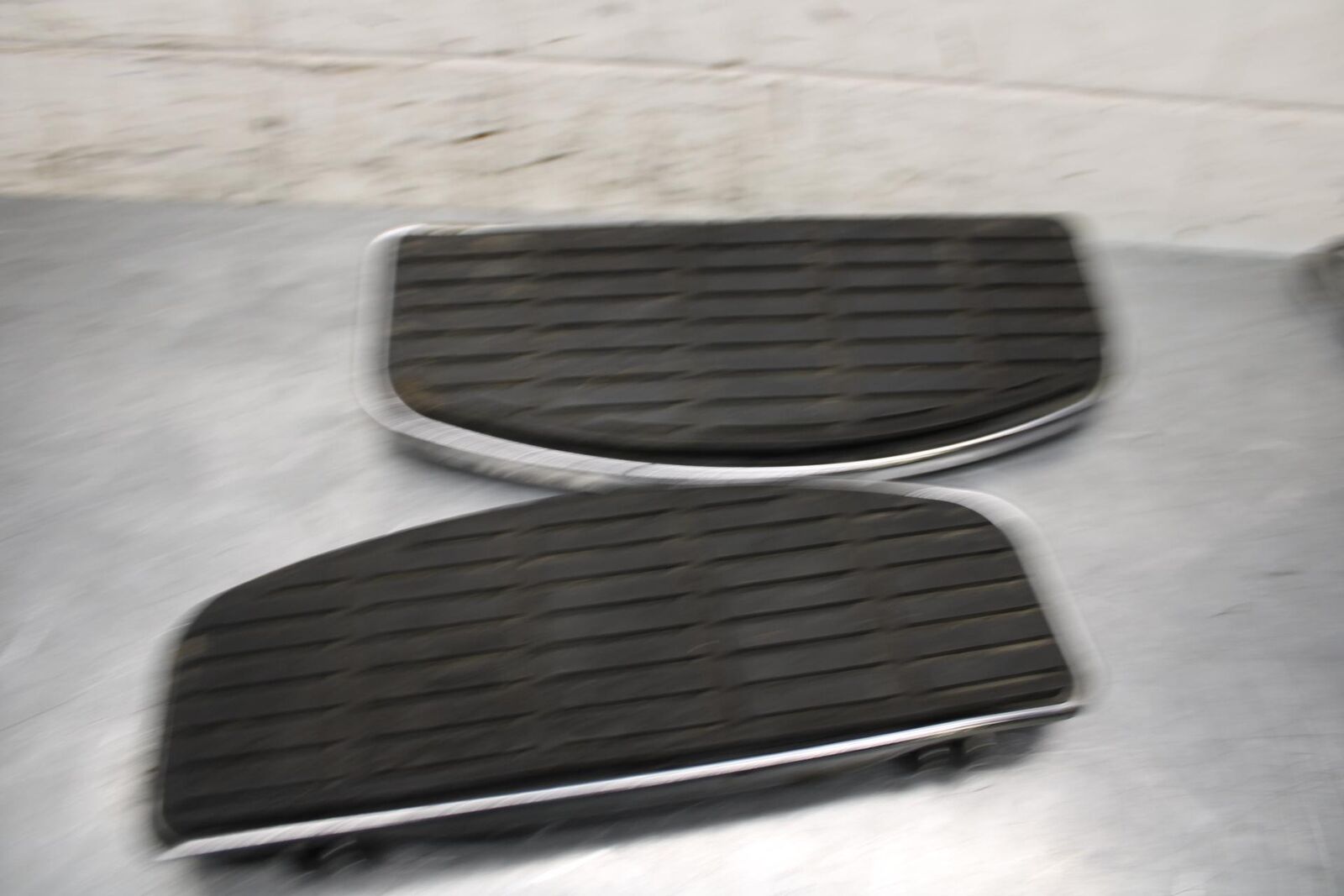 2007 Yamaha Road Star XV1700A FRONT FOOT RESTS PEGS STEPS SET PAIR BB562
