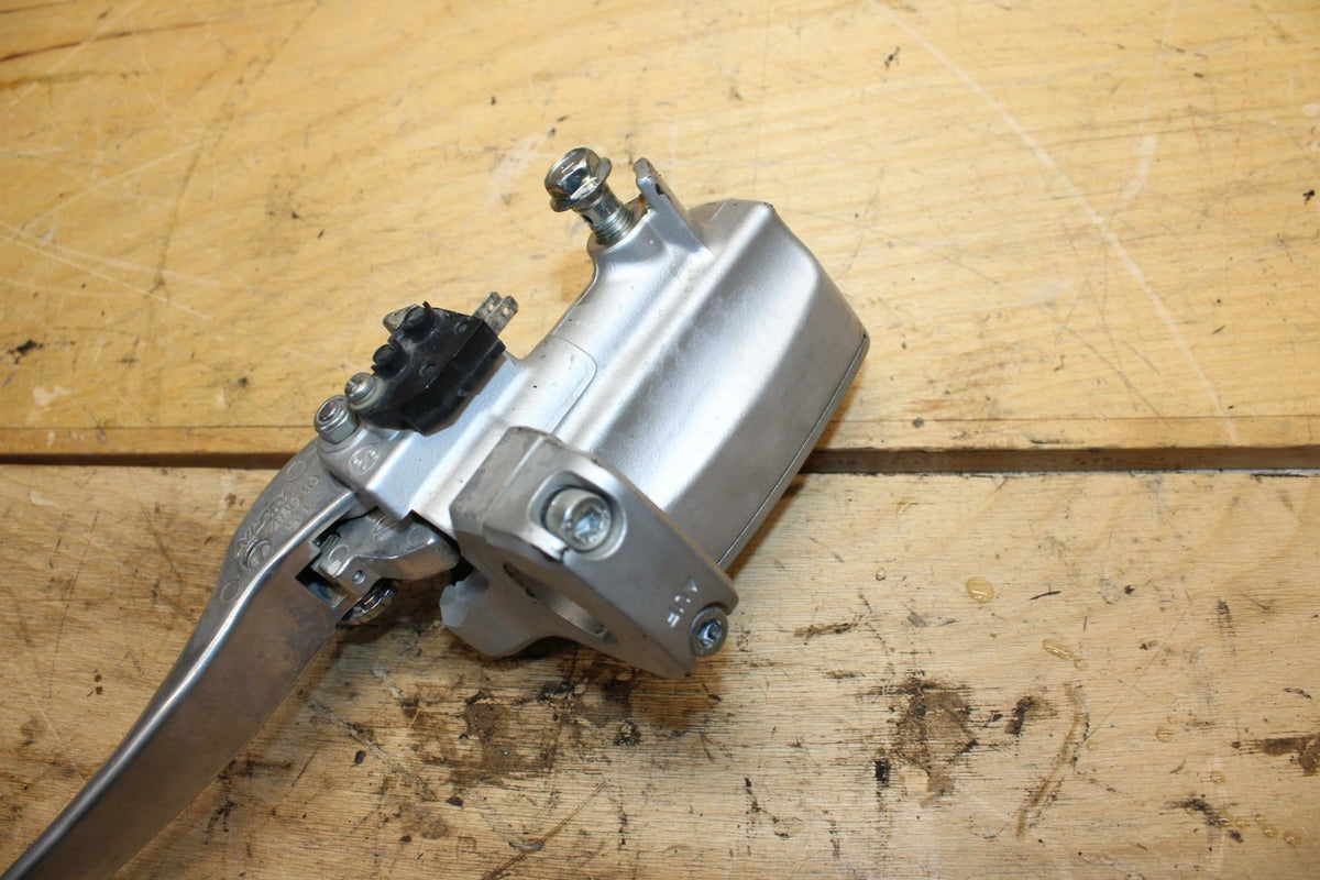 09-10 SUZUKI BOULEVARD M109R FRONT BRAKE MASTER CYLINDER w/ LEVER BB318