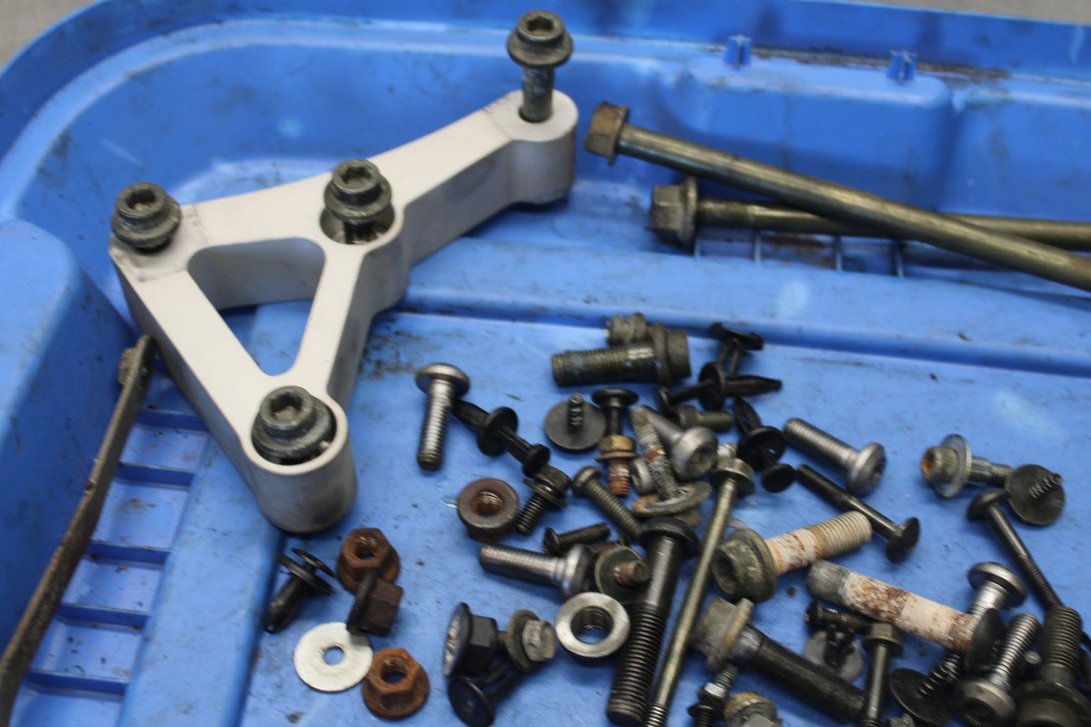 03-04 YAMAHA YZF R6S MOUNTING BOLTS HARDWARE SCREWS BB890