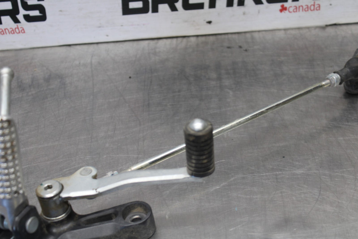 22-25 YAMAHA YZF R7 LEFT REARSET REAR SET FOOT PEG W SHIFTER BB940