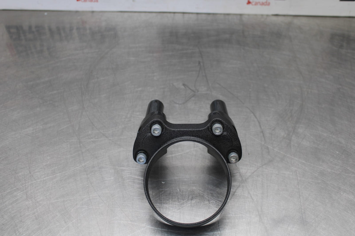 22 HARLEY-DAVIDSON SOFTAIL HANDLEBAR RISERS/ GUAGE HOLDER BB859