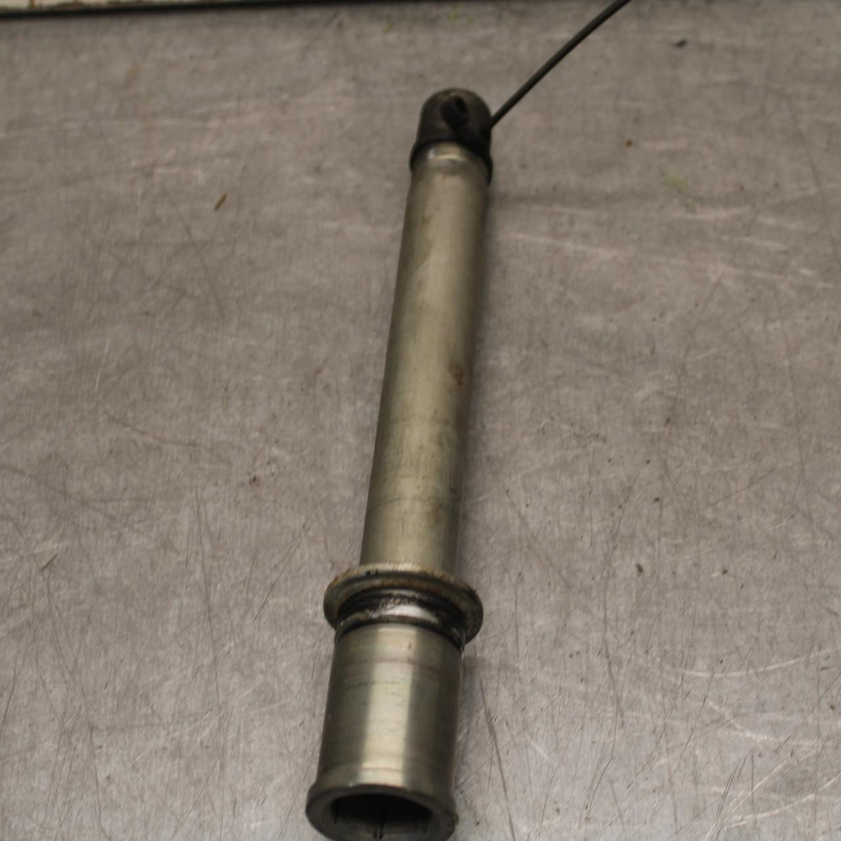 21 KAWASAKI NINJA ZX6R FRONT WHEEL RIM AXLE PIVOT BOLT 41068-0599 BB647