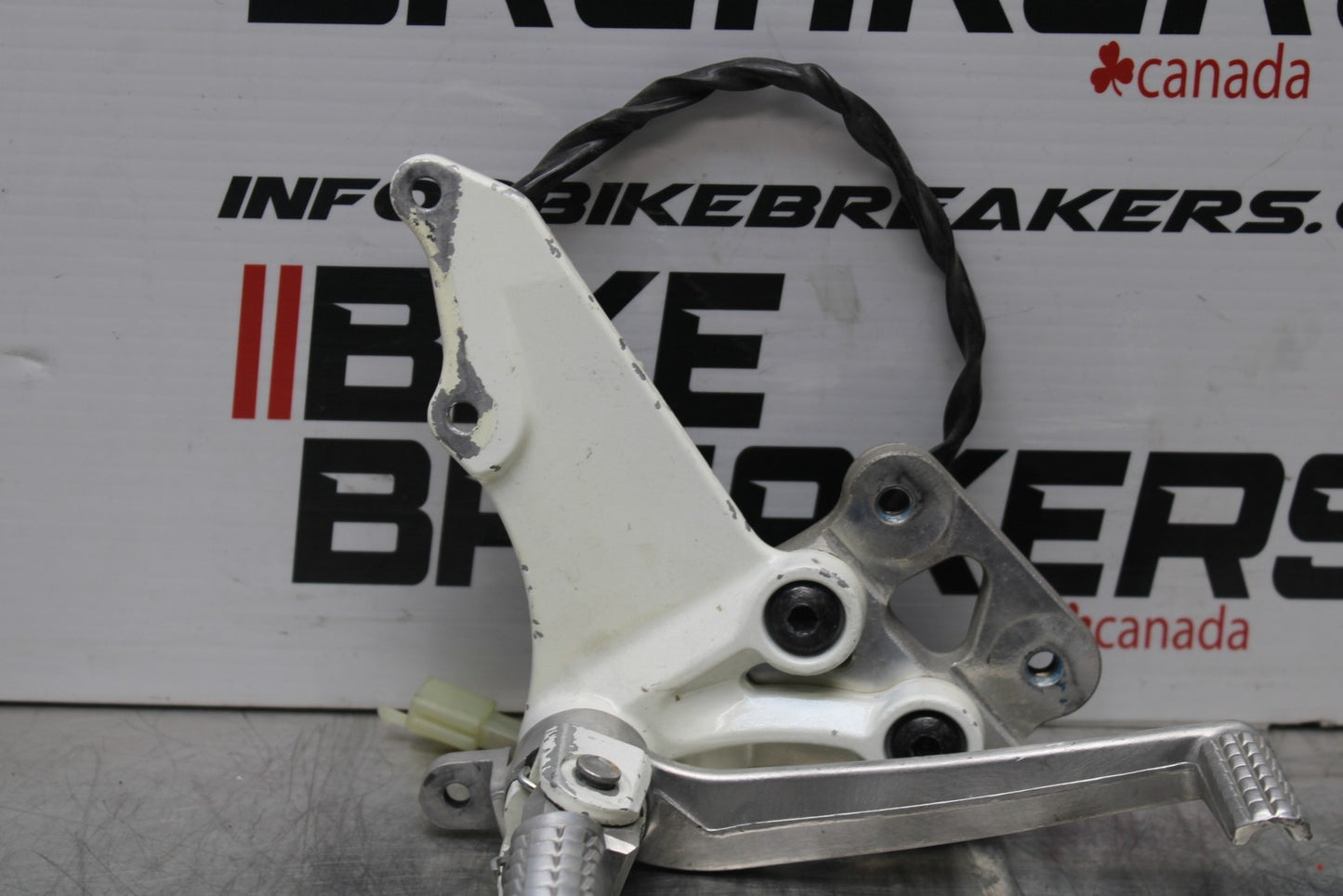 08-10 SUZUKI GSXR 600 RIGHT REARSET REAR SET DRIVER FOOT PEG REST STOP BB202