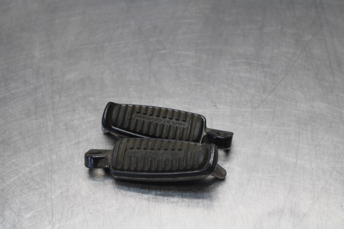 09-17 HARLEY-DAVIDSON V-ROD FRONT FOOT RESTS PEGS STEPS SET PAIR BB886