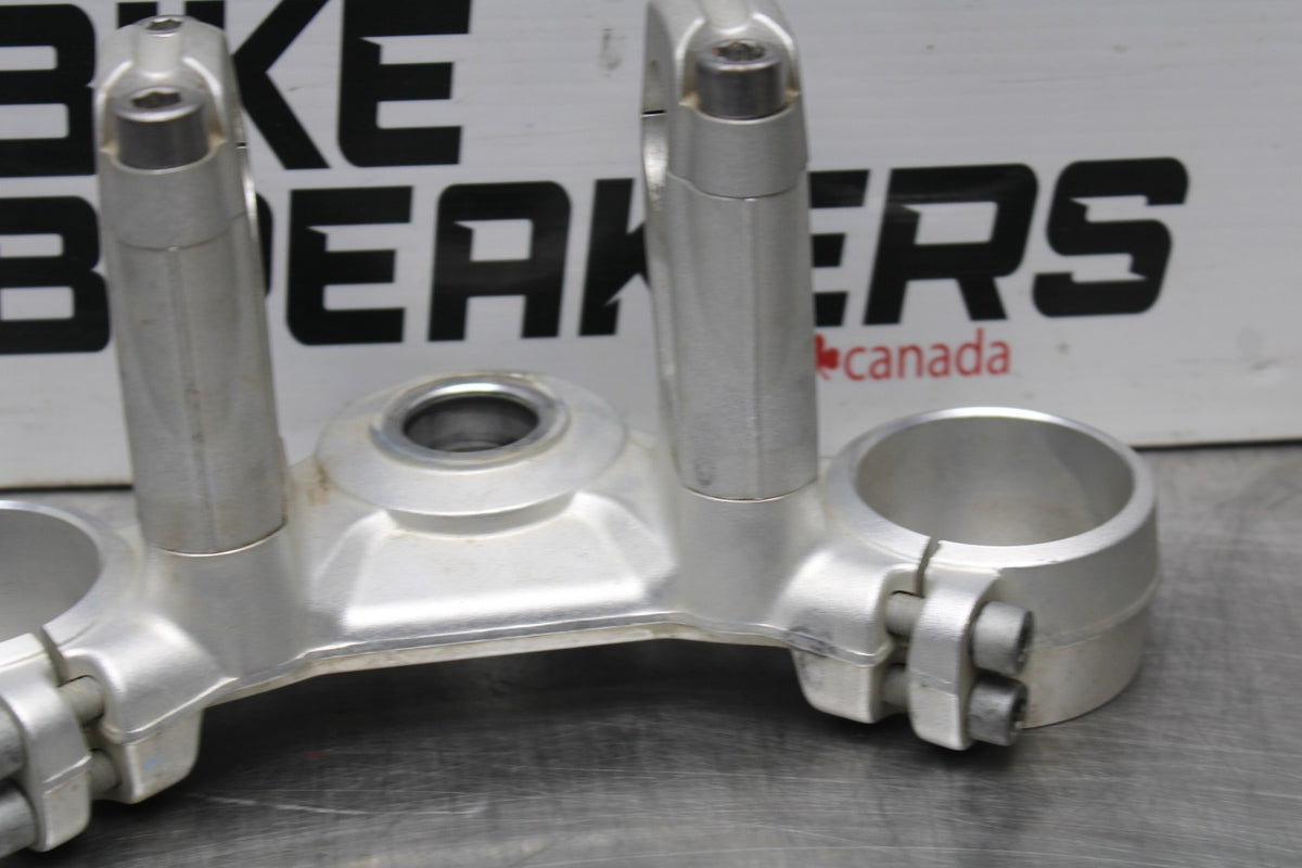15 TRIUMPH TIGER 800 FORKS UPPER TRIPLE TREE CLAMP BB873