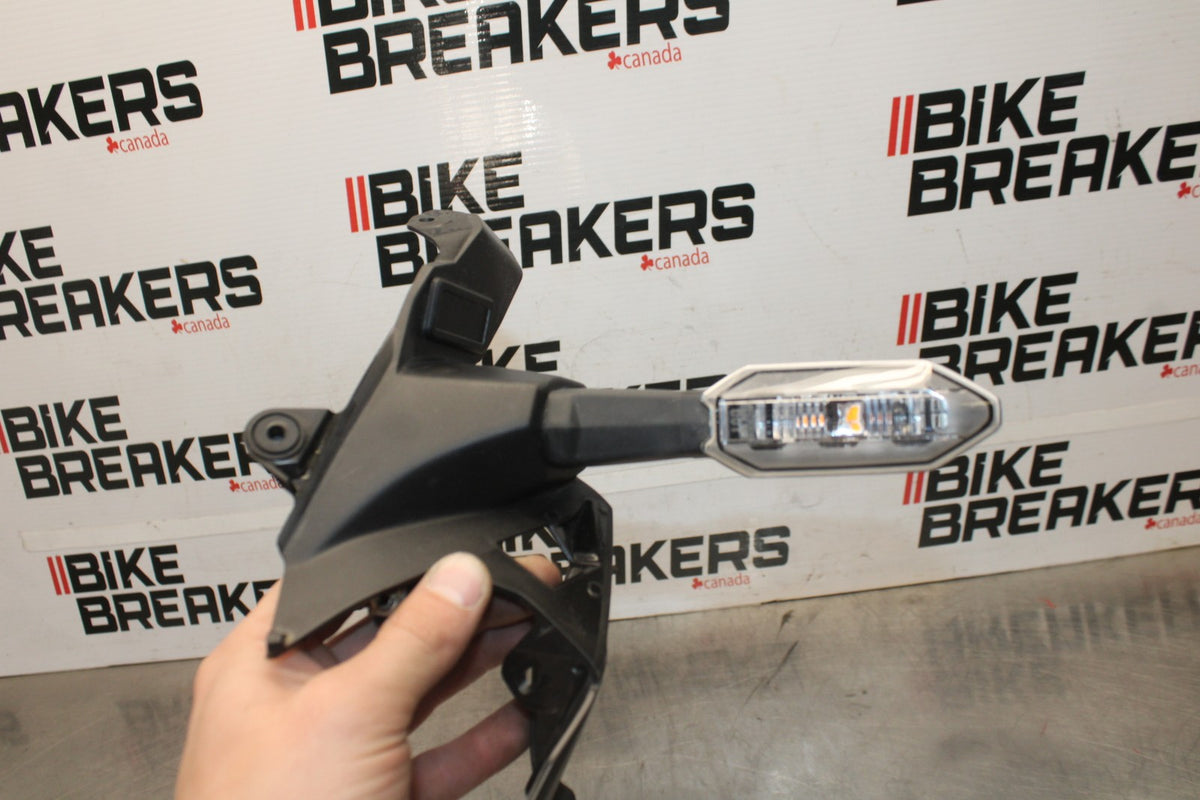 25 KAWASAKI Z900 FRONT LEFT RIGHT TURN SIGNALS LIGHT INDICATORS/ FAIRING BB928