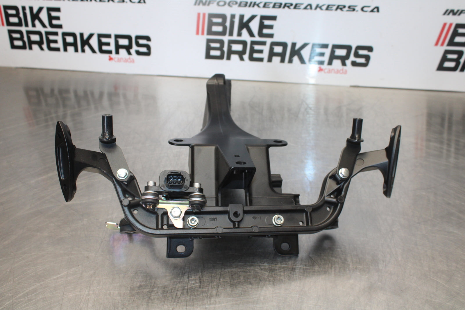 23-24 KAWASAKI NINJA ZX14R NEW!! UPPER FAIRING MIRROR GAUGES STAY BRACKET BB169