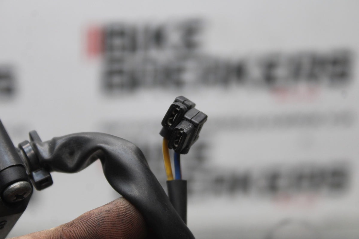 18 YAMAHA YZF R1  RIGHT CLIP ON HANDLE KILL OFF START SWITCH SWITCHES BB838