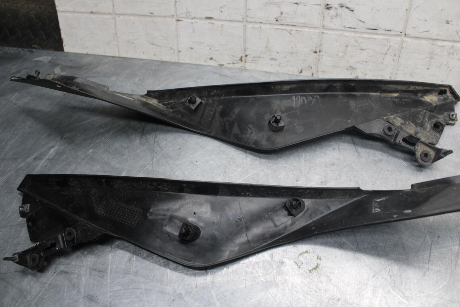 2013 Kawasaki Ninja 300  ABS RIGHT LEFT GAS FUEL TANK PANELS COVERS TRIM BB518