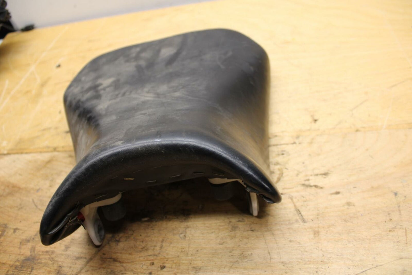 11-21 SUZUKI GSXR750 FRONT DRIVERS SEAT PAD SADDLE PILLION