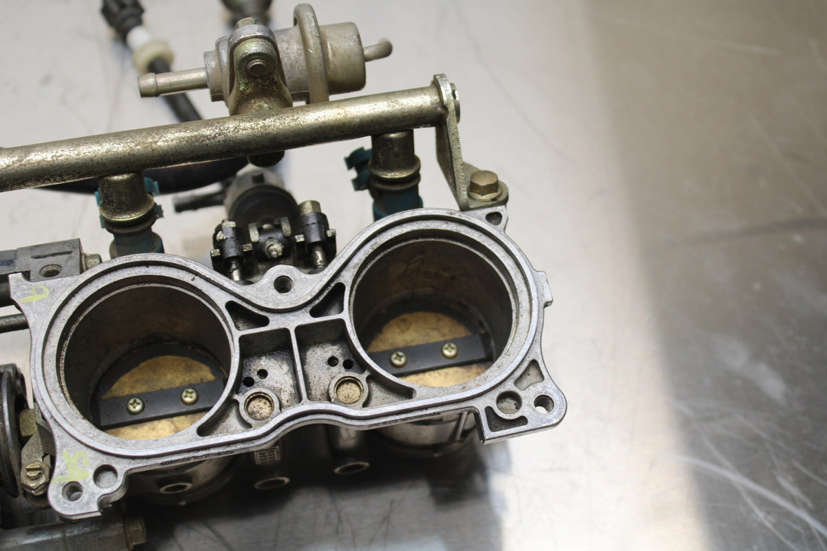 02-03 HONDA CBR900RR 954 MAIN FUEL INJECTORS / THROTTLE BODIES BB497