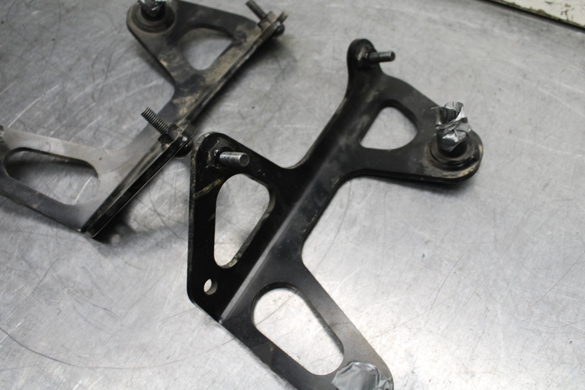 14 HONDA CTX1300A SADDLEBAG CASE MOUNTING BRACKET MOUNT BB732