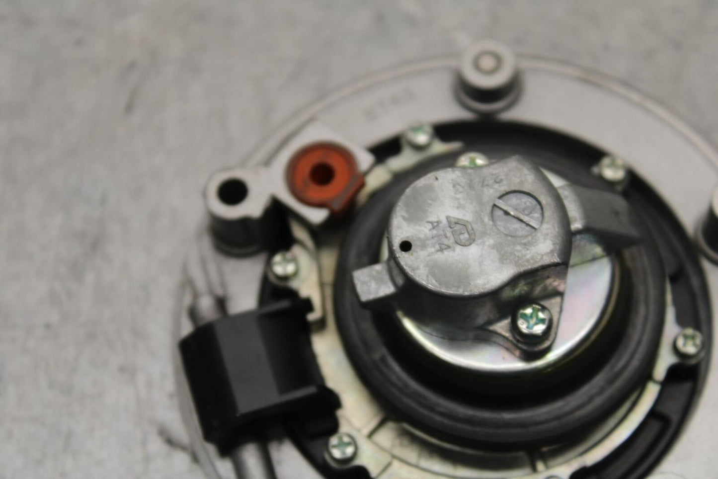 11-22 SUZUKI GSXR600 FUEL TANK GAS CAP WITH KEY BB582