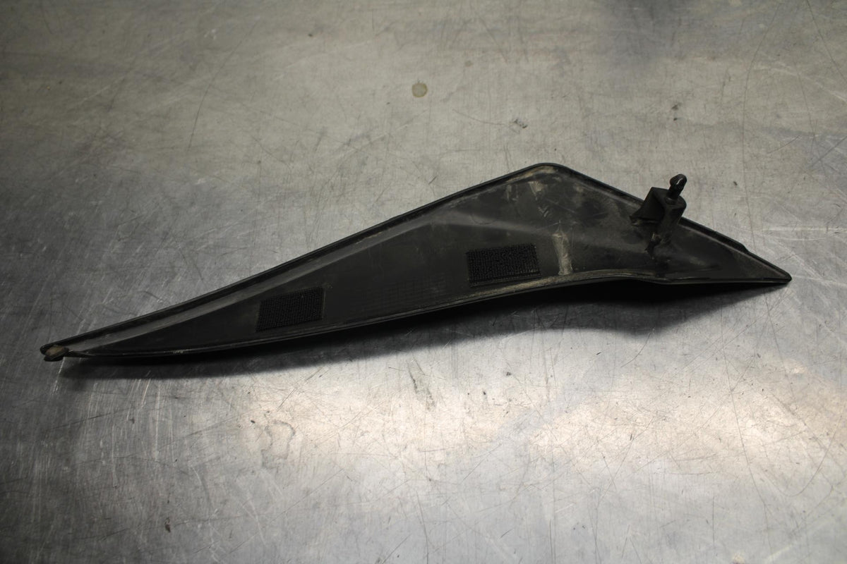 2011 Suzuki GSXR600 RIGHT LEFT FRONT SIDE SEAT PANELS TRIMS COWLS BB605