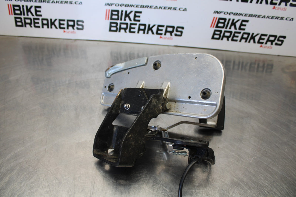 09 YAMAHA V STAR 950 RIGHT FRONT FOOT REST PEG STEP BB172