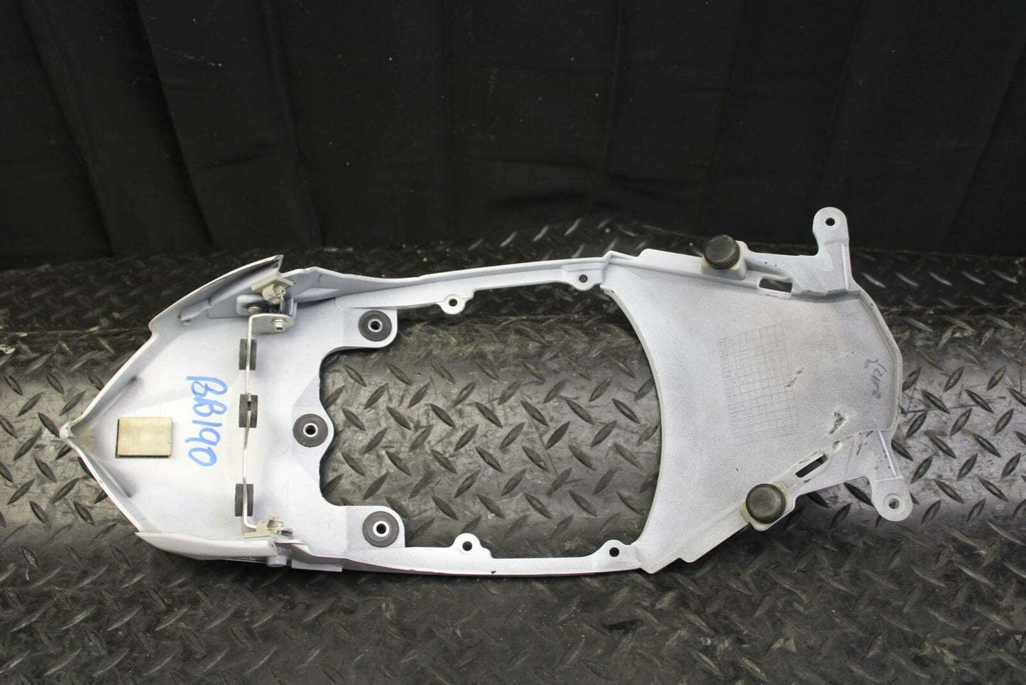 10 SUZUKI GSXR750 CENTER REAR BACK TAIL FAIRING COVER TRIM COWL BB190