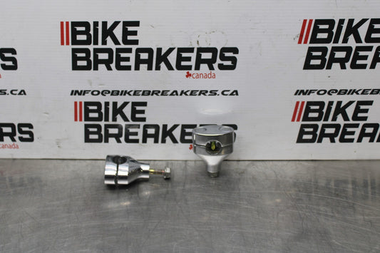 02 KAWASAKI VULCAN 800 VN800B CLASSIC HANDLEBAR RISERS BB862