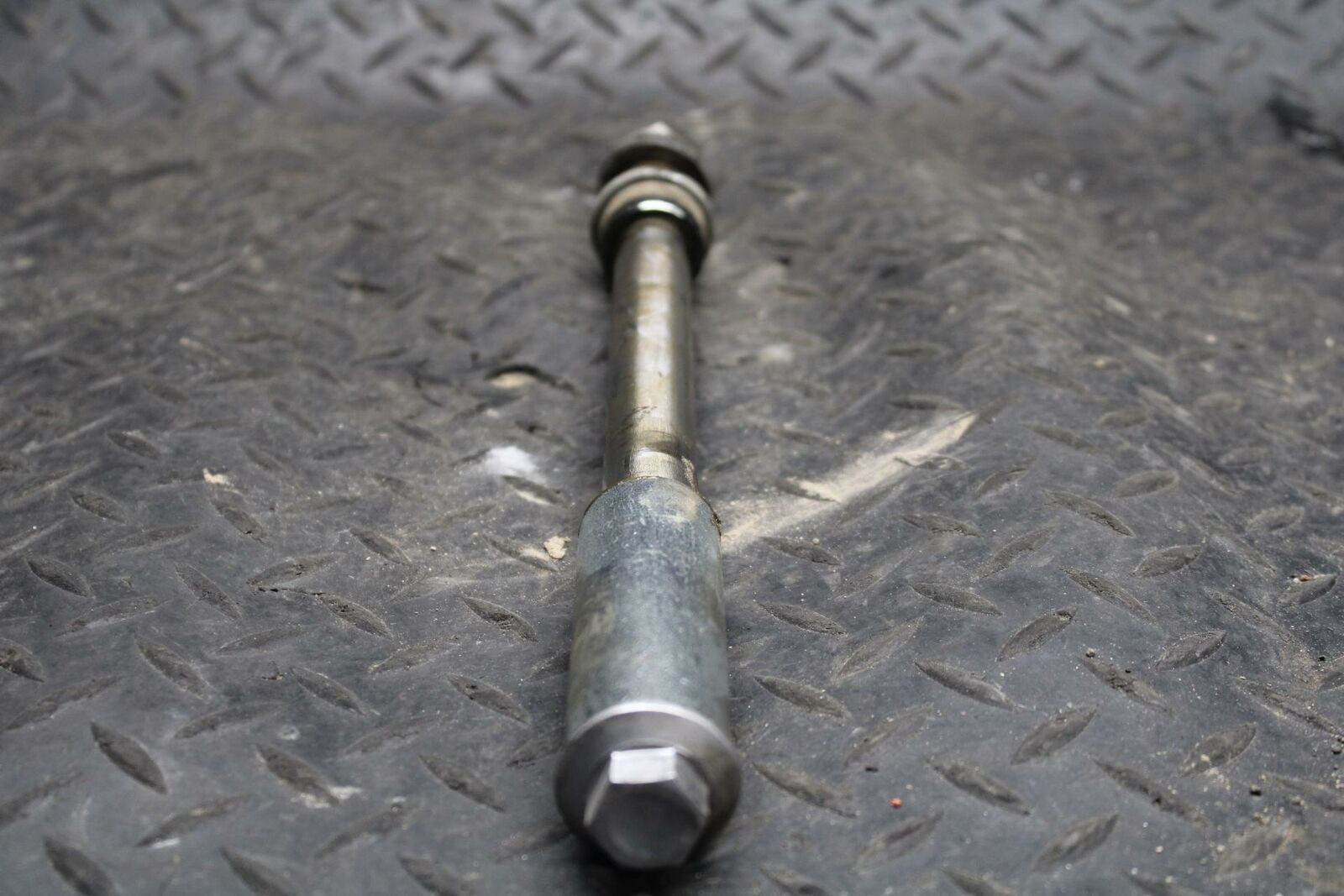 05-06 KAWASAKI VULCAN 1500 VN1500 CLASSIC REAR AXLE BACK WHEEL RIM BOLT BB220