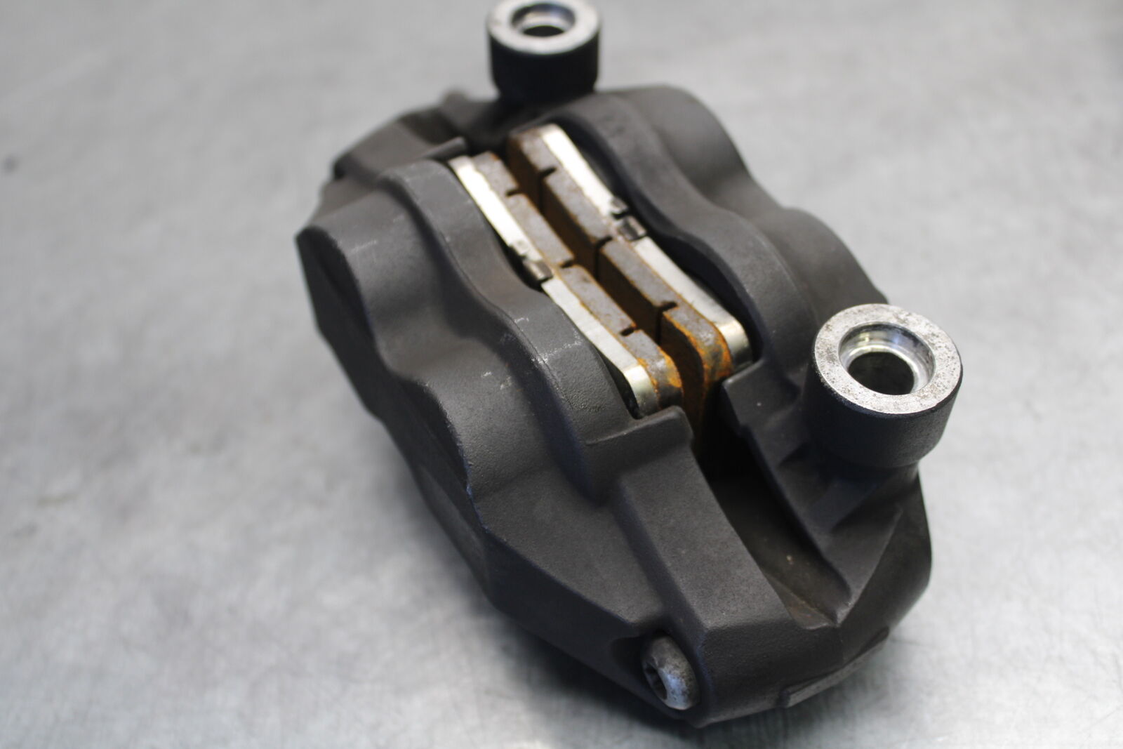 05-06 SUZUKI GSXR1000 RIGHT LEFT FRONT BRAKE CALIPER SET PAIR CALIPERS BB677