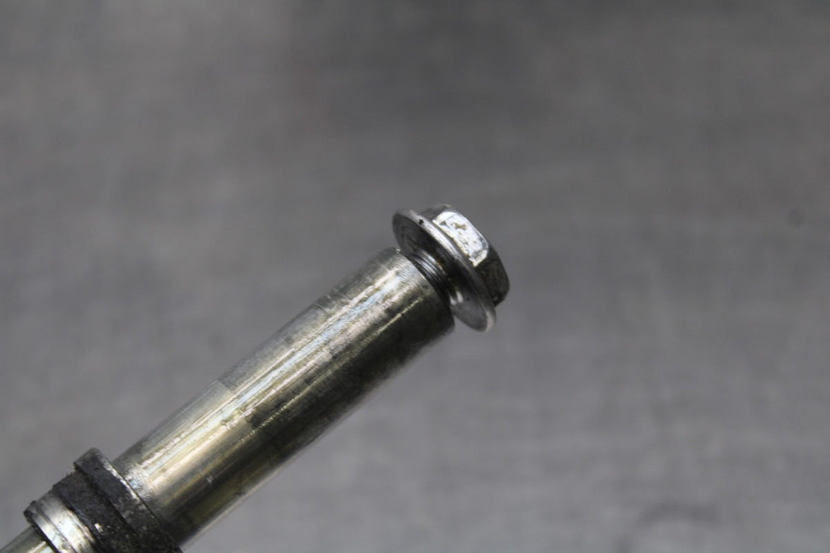 13 YAMAHA YZF R1 FRONT WHEEL RIM AXLE PIVOT BOLT BB781