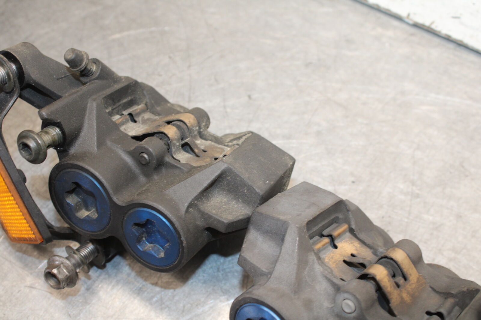 08-09 YAMAHA YZF R6S RIGHT LEFT FRONT BRAKE CALIPER SET PAIR CALIPERS  BB690