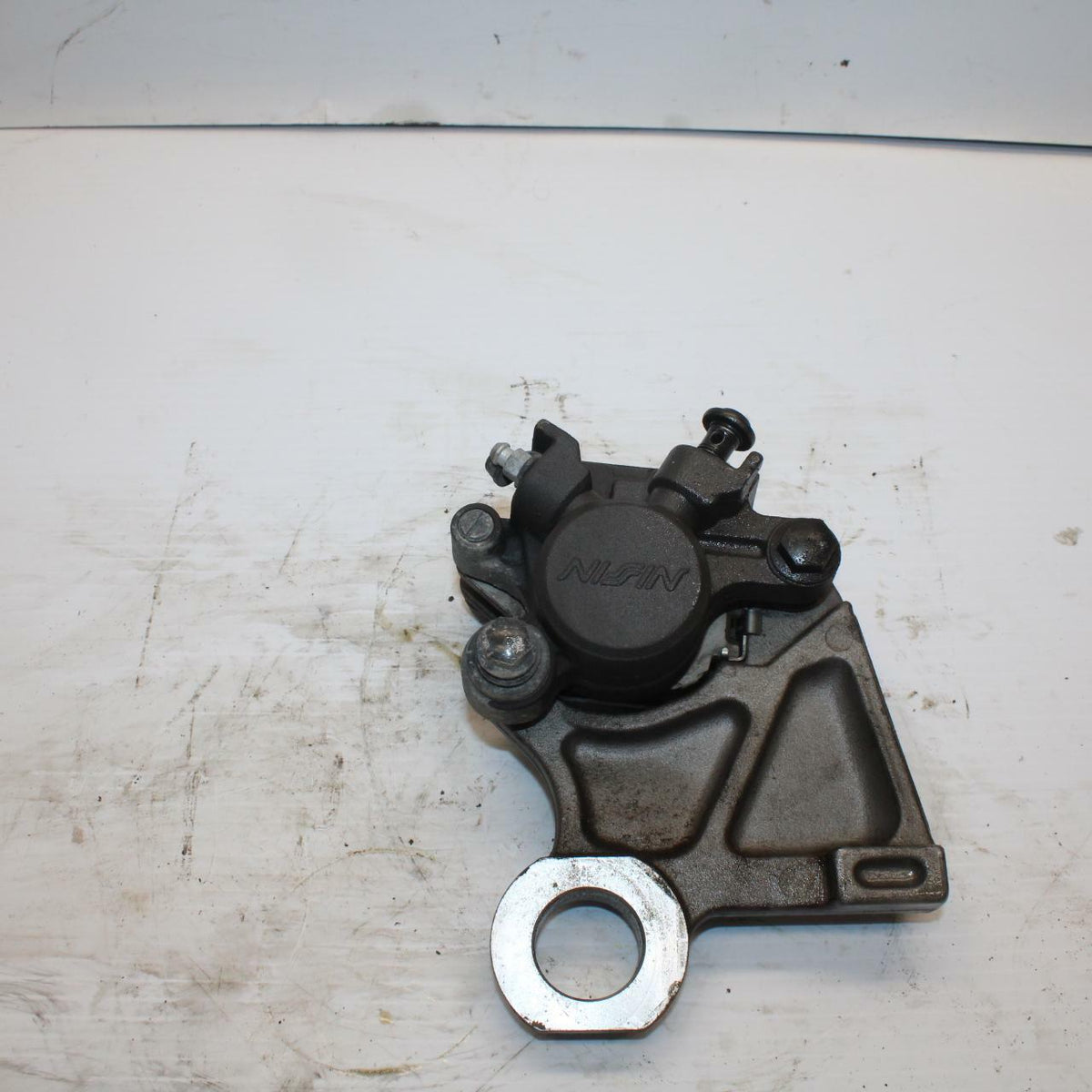 08-16 YAMAHA YZF R6 REAR  BRAKE CALIPER W MOUNT BRACKET 2C0-2580W-00-00 BB273