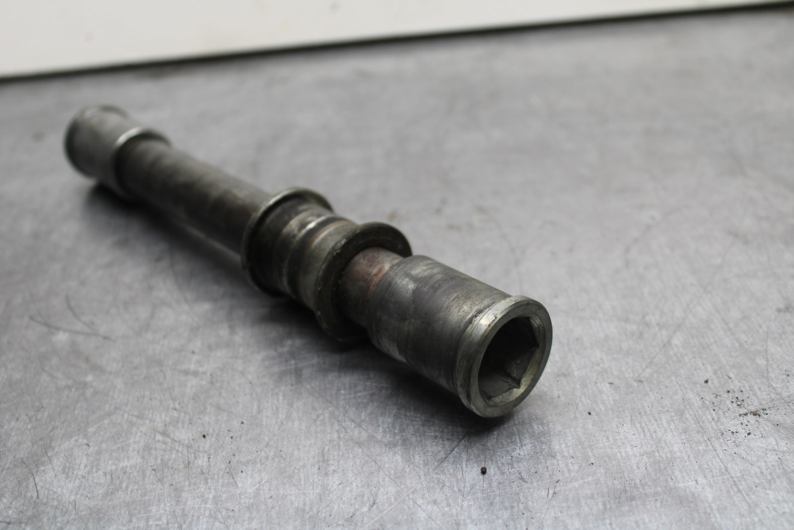 00-02 KAWASAKI NINJA ZX6R FRONT WHEEL RIM AXLE PIVOT BOLT BB750