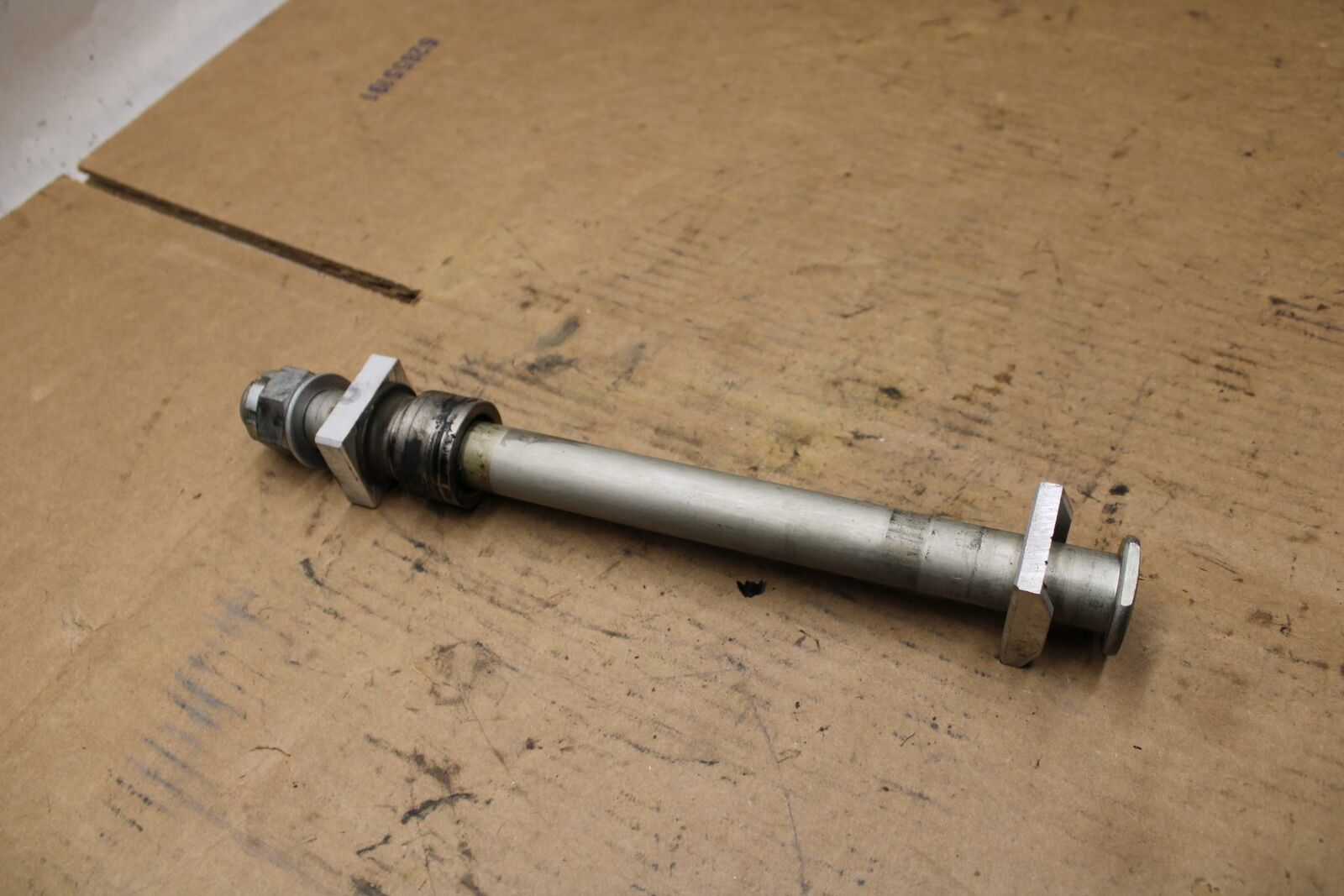 09-12 KAWASAKI NINJA ZX6R REAR AXLE BACK WHEEL RIM PIVOT BOLT AXEL BB383