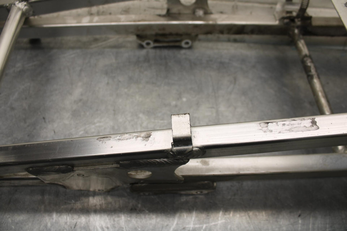 2000 Honda CBR600F4 REAR BACK TAIL SUBFRAME SUB FRAME BB552